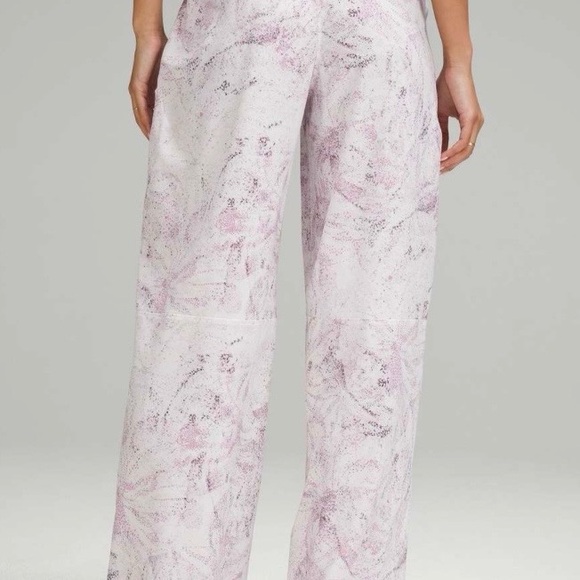 Lululemon Swift Mid-Rise Wide-Leg Pant Gossamer Floral Vita Pink Multi NWT SZ -2 - Picture 3 of 6